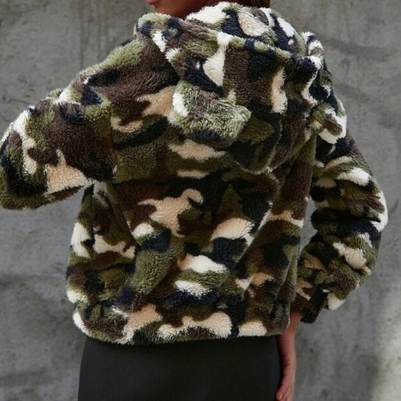 Black/Green Camo Print Zipper Teddy Jacket in L and XL - Picture 2 of 5